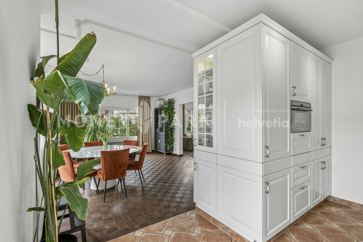 Stately property with pool and reserve building land