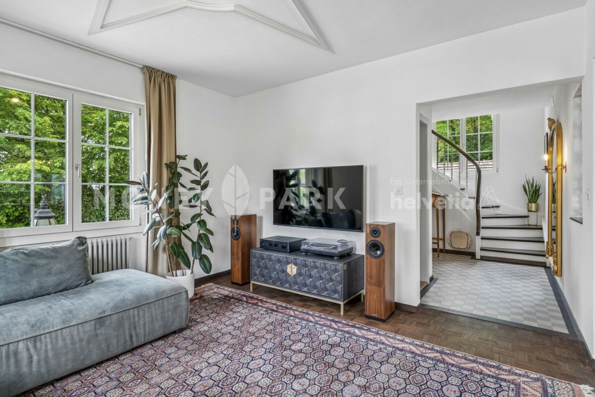Stately property with pool and reserve building land