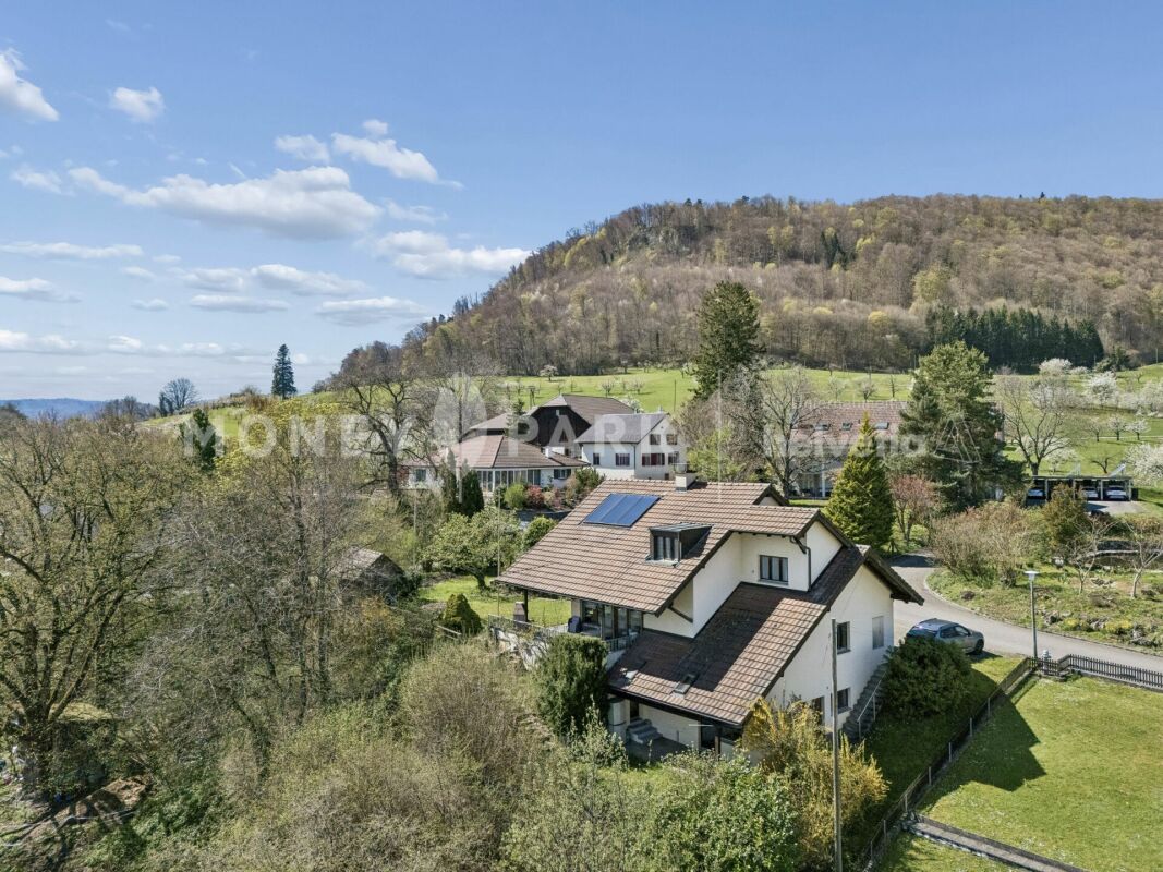 Attraktives 5.5-Zimmer-Einfamilienhaus mit Terrasse und Balkon