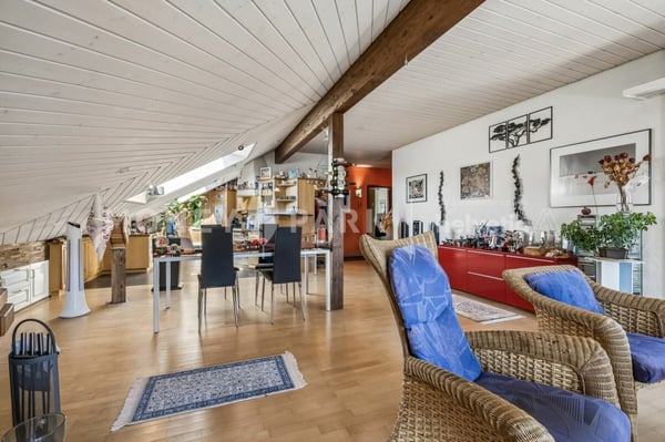 3.5-Zimmer-Dachwohnung mit Cheminée und beeindruckender Bergsicht 3