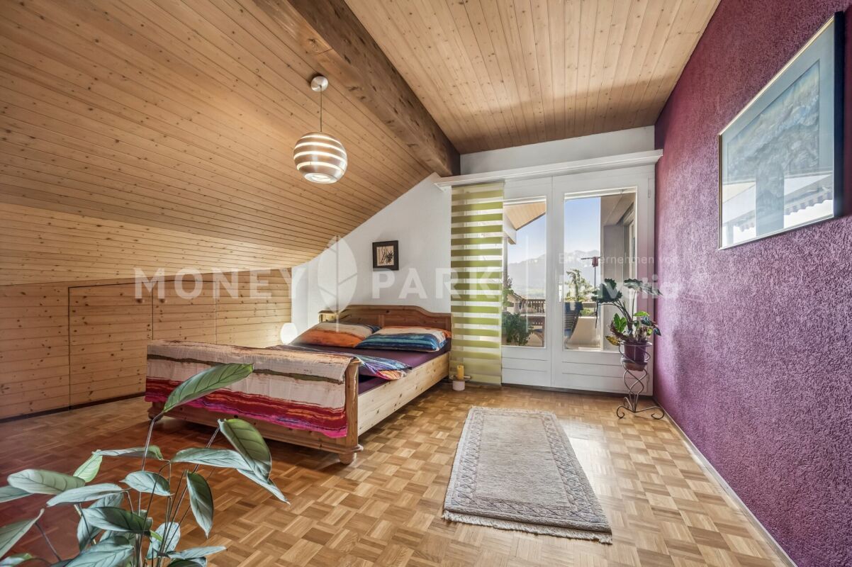 3.5-Zimmer-Dachwohnung mit Cheminée und beeindruckender Bergsicht