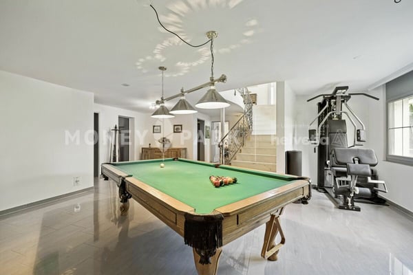Villa mit Pool, Seesicht und unverbaubarer Lage mit Weitblick ins Grüne 6