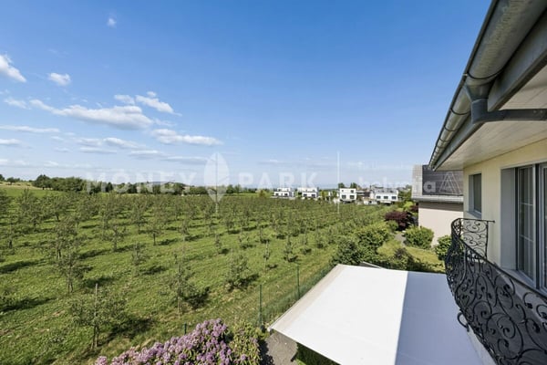 Villa mit Pool, Seesicht und unverbaubarer Lage mit Weitblick ins Grüne 14