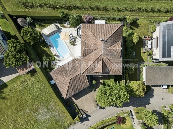 Villa mit Pool, Seesicht und unverbaubarer Lage mit Weitblick ins Grüne 15