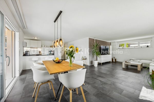 Schönes 4.5-Zimmer-Wohnung mit Balkon 1
