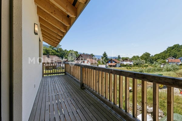 Magnifique propriété de 8 pièces avec hangar technique et quatre garages 16