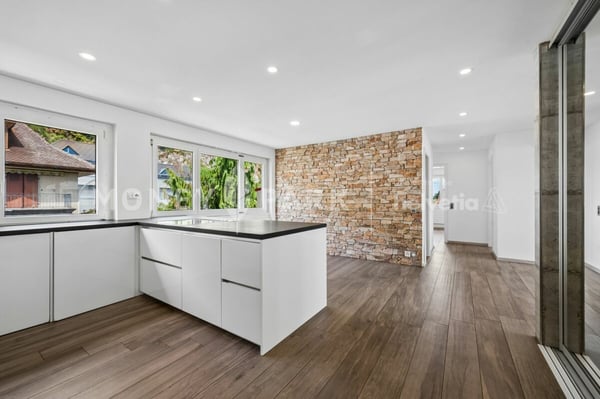 Appartement de 4.5 pièces avec balcon et vue sur le lac 3