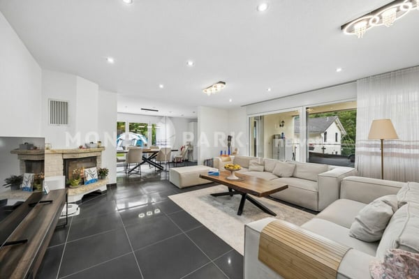 Immeuble de 2 appartements de 4.5 pièces offrant de nombreuses possibilités d'aménagement et de développement. 8