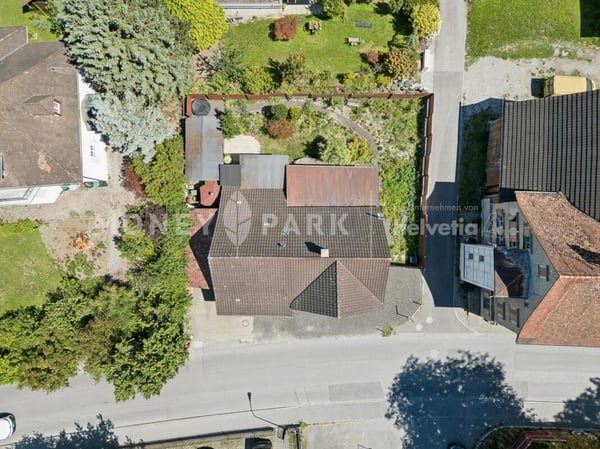 Charmantes Einfamilienhaus mit grosser Scheune und schönem Garten 10