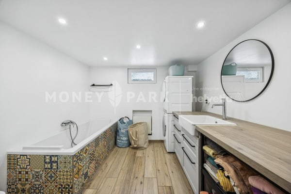 Maison individuelle de 5.5 pièces offrant une magnifique vue à Fontenais 8