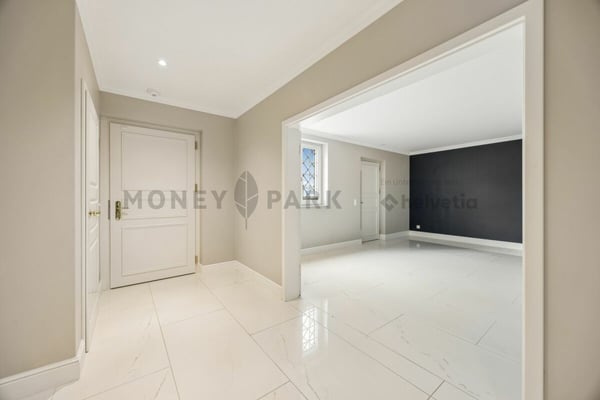A Sanctuary of Luxury, Privacy and Tranquility 9
