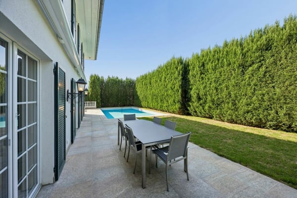 A Sanctuary of Luxury, Privacy and Tranquility 18