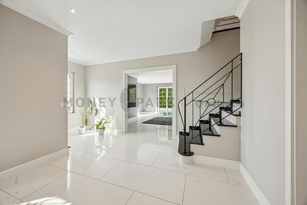 A Sanctuary of Luxury, Privacy and Tranquility 10
