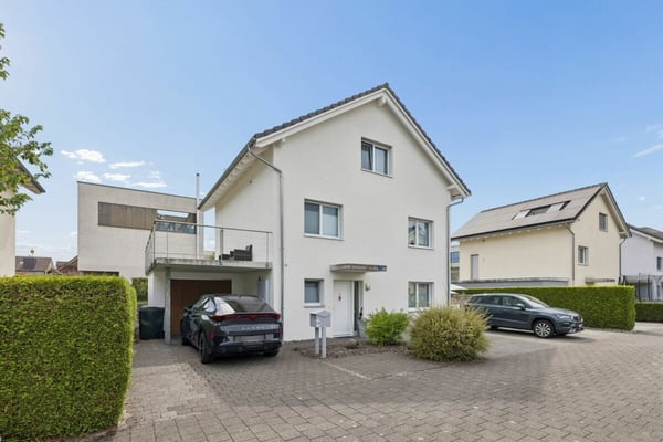 Familienfreundliches 6-Zimmer-Einfamilienhaus mit Garten 2