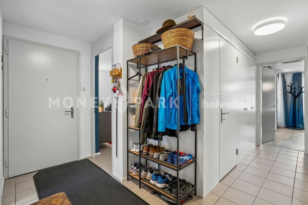 charmante 2.5-Zimmer-Wohnung mit zwei Balkonen 3