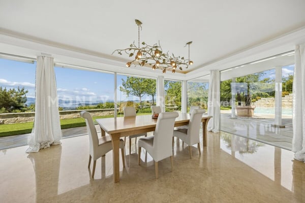 Exklusive Villa mit Panoramaaussicht und eigenem SPA Resort über dem Zürichsee 3