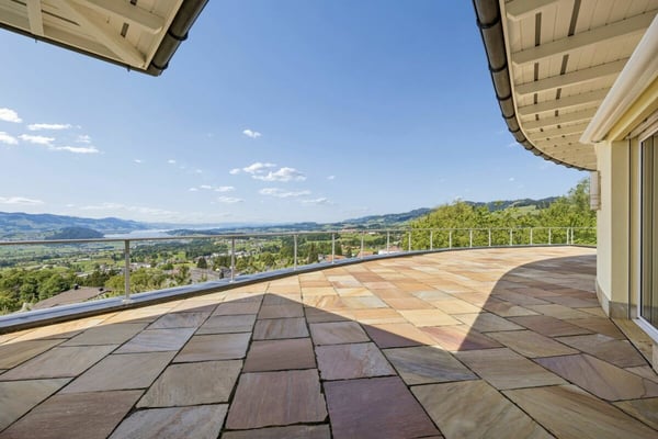 Exklusive Villa mit Panoramaaussicht und eigenem SPA Resort über dem Zürichsee 1