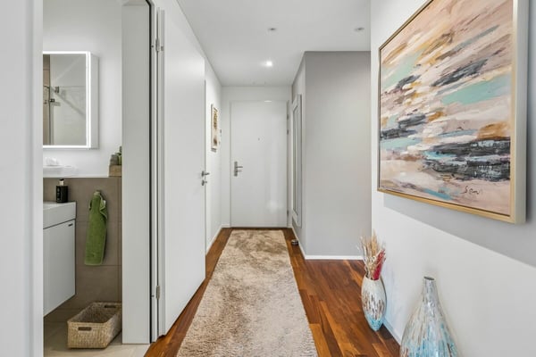 Hochwertige 2.5 Zimmer-Wohnung mit grossem Balkon 2