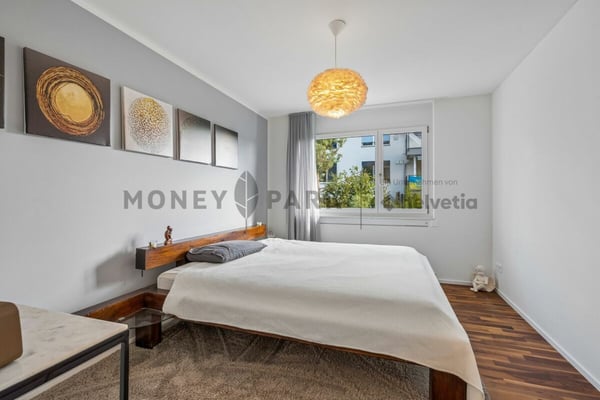 Hochwertige 2.5 Zimmer-Wohnung mit grossem Balkon 6