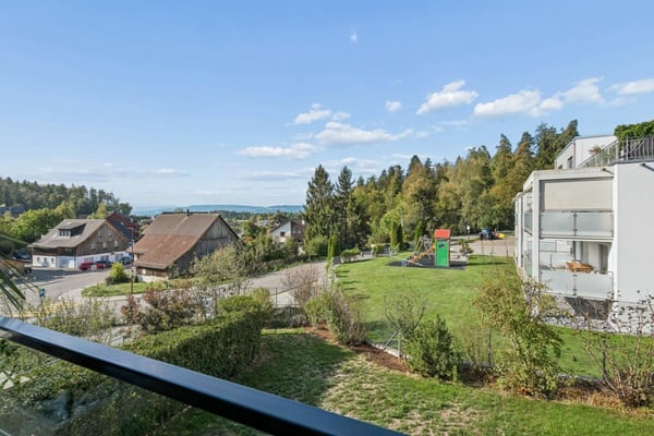 Hochwertige 2.5 Zimmer-Wohnung mit grossem Balkon 13