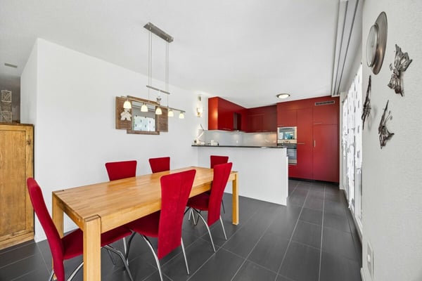 Moderne 4.5-Zimmer-Wohnung mit schöner Aussicht ins Grüne 2