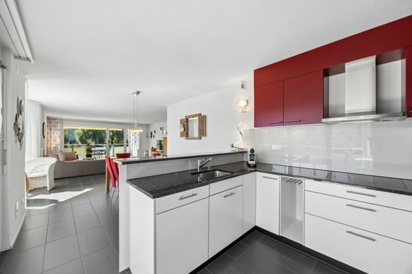 Moderne 4.5-Zimmer-Wohnung mit schöner Aussicht ins Grüne 3