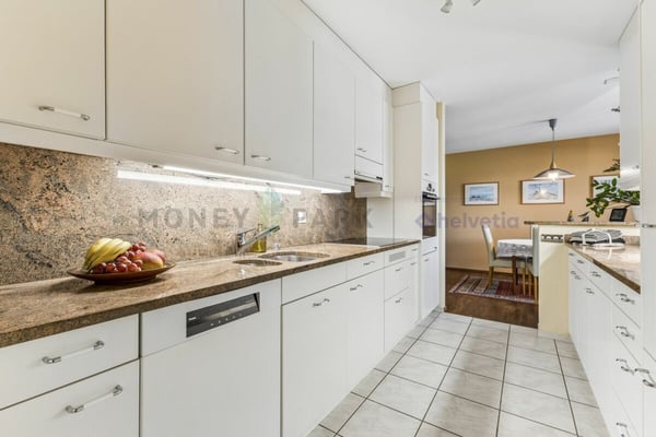 5.5 Zimmer-Eigentumswohnung mit viel Potenzial 2