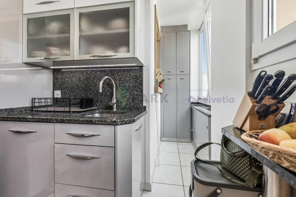 Appartement transformable en 3.5 pièces, actuellement aménagé en 4.5 pièces, au centre de Lausanne. 8