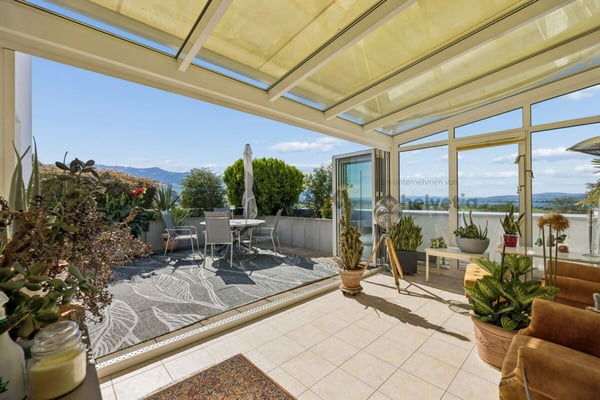 4.5- (5.5-)Zimmer-Terrassenwohnung am Zürichsee mit 180° Seesicht 4