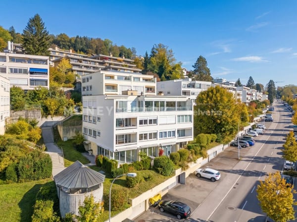 Stilvolles Wohnen - Hochwertig sanierte 4.5-Zimmer-Wohnung in Luzern 12