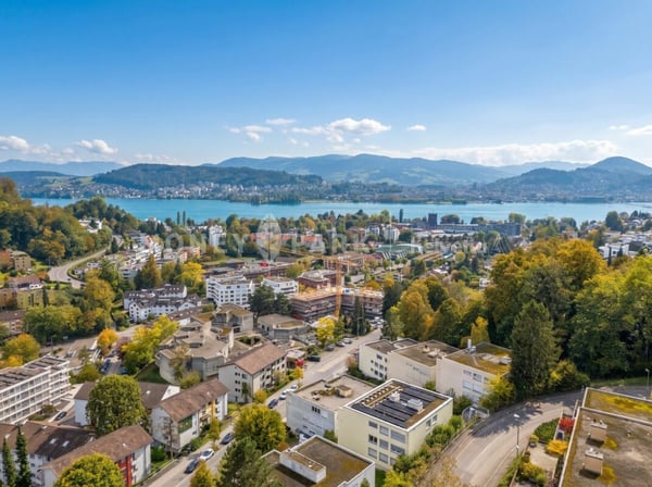 Stilvolles Wohnen - Hochwertig sanierte 4.5-Zimmer-Wohnung in Luzern 11