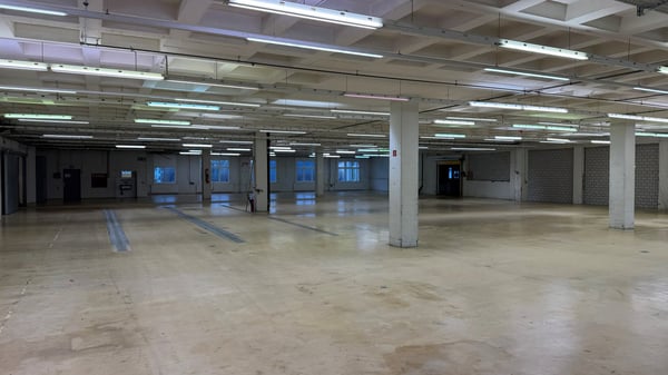 vielseitig nutzbarer Gewerberaum (Büro, Labor, Praxis, Schulung etc.) 2