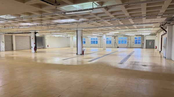 vielseitig nutzbarer Gewerberaum (Büro, Labor, Praxis, Schulung etc.) 3