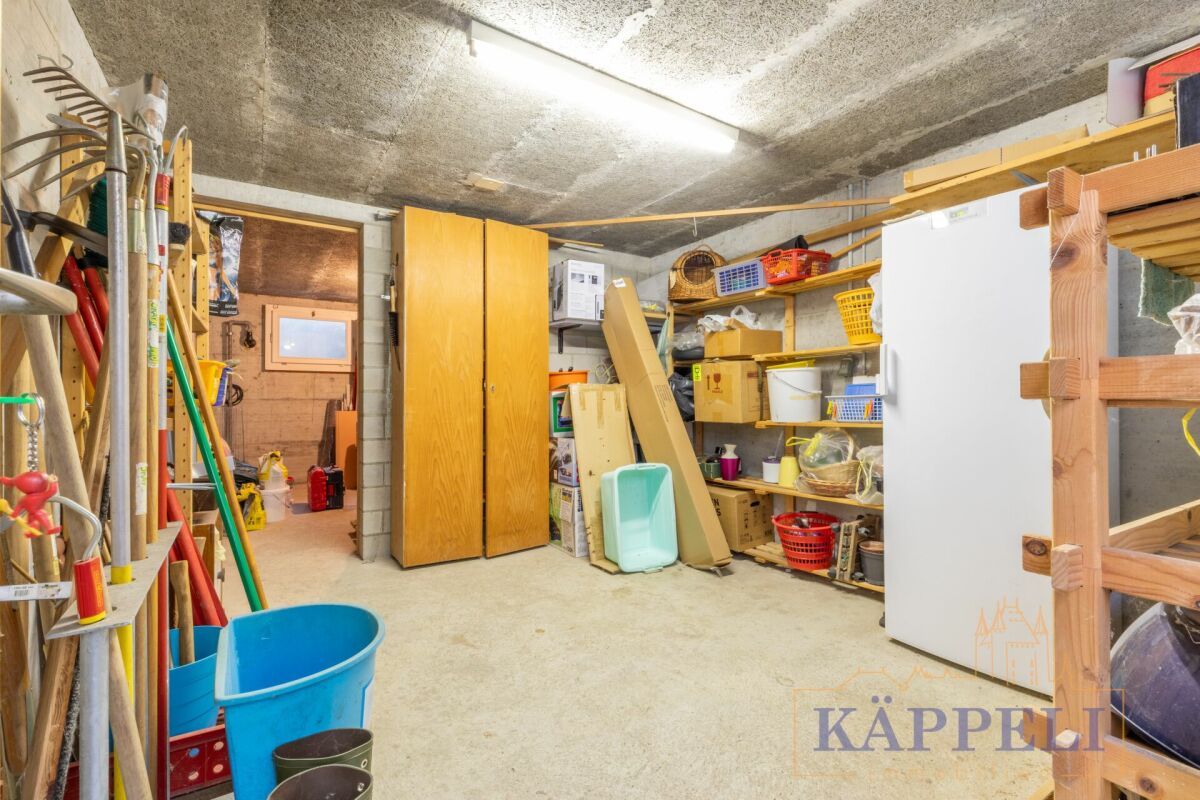Casa a due famiglie affascinante e ben curata in posizione centrale nella campagna di Uebeschi