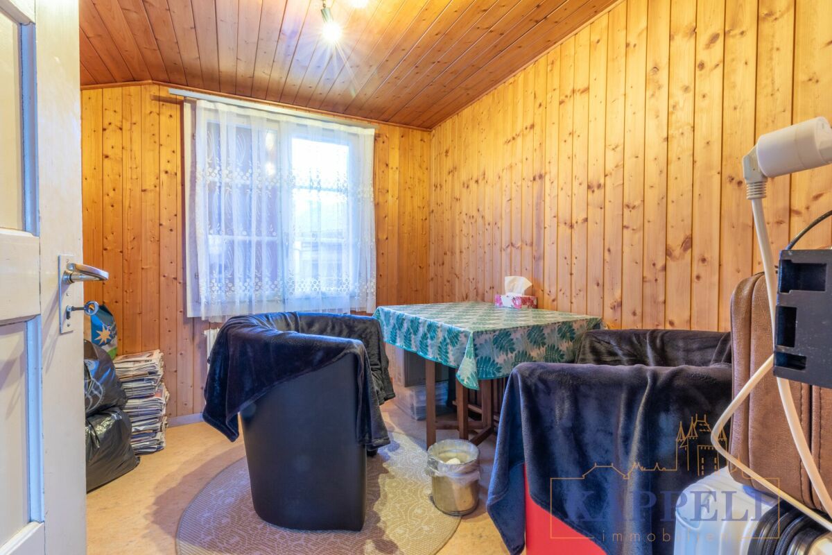 Casa a due famiglie affascinante e ben curata in posizione centrale nella campagna di Uebeschi