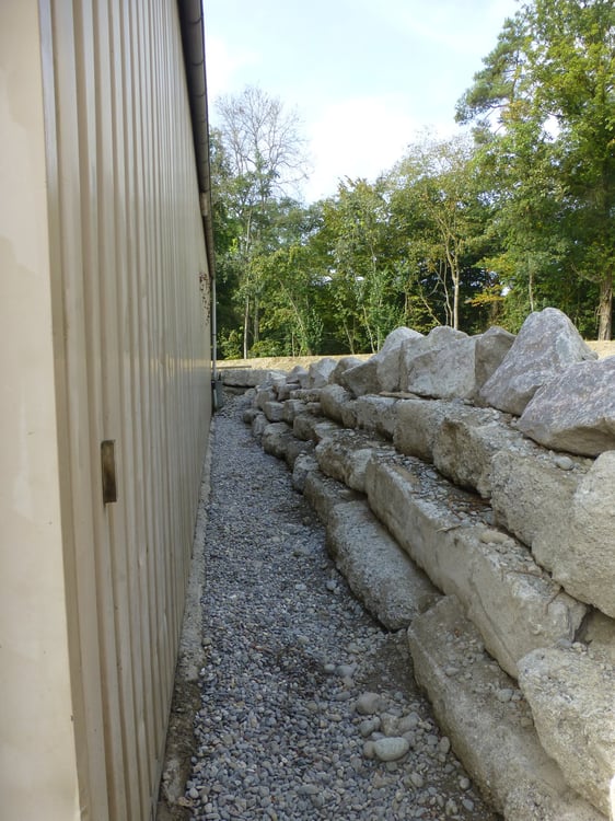 Gewerbe- und Bürogebäude mit Betriebs-Wohnung an verkehrstechnisch bester Lage. 6
