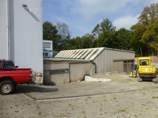 Gewerbe- und Bürogebäude mit Betriebs-Wohnung an verkehrstechnisch bester Lage. 4