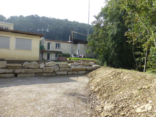 Gewerbe- und Bürogebäude mit Betriebs-Wohnung an verkehrstechnisch bester Lage. 3