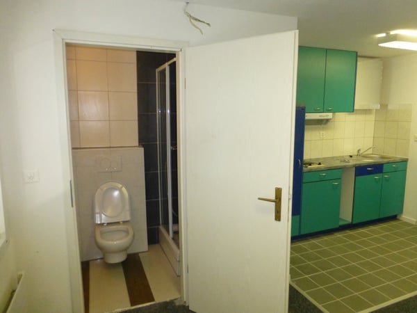 Gewerbe- und Bürogebäude mit Betriebs-Wohnung an verkehrstechnisch bester Lage. 9