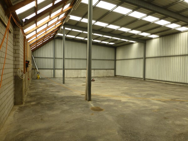 Gewerbe- und Bürogebäude mit Betriebs-Wohnung an verkehrstechnisch bester Lage. 5