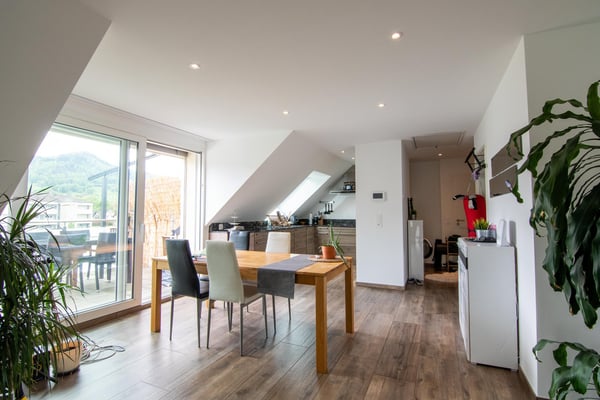 Moderne 3.5-Zimmer-Dachwohnung mit Bergblick in Büsserach 2