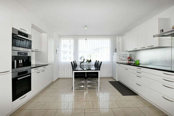 GROSSZÜGIGE WOHNUNG MIT IDEALEM GRUNDRISS NÄHE SEE 6