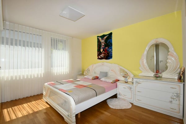 GROSSZÜGIGE WOHNUNG MIT IDEALEM GRUNDRISS NÄHE SEE 5