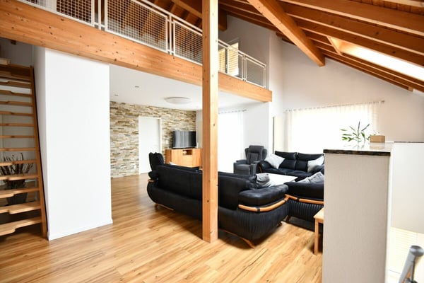 ZWEIFAMILIENHAUS MIT POTENZIAL 4