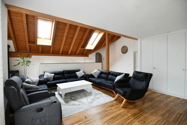 ZWEIFAMILIENHAUS MIT POTENZIAL 6