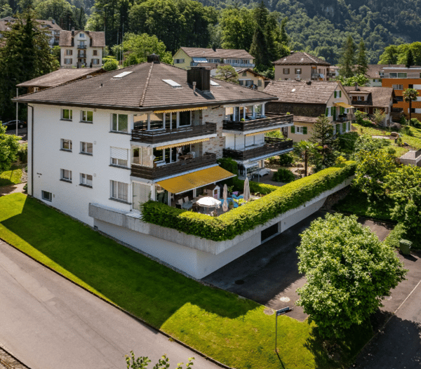 EXKLUSIVE 3.5 ZIMMER WOHNUNG MIT UNVERBAUBARER SEE- UND BERGSICHT 11