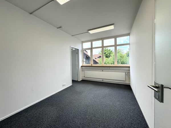 Einziehen & loslegen – ausgebaute Geschäftsräume in Aarwangen 9