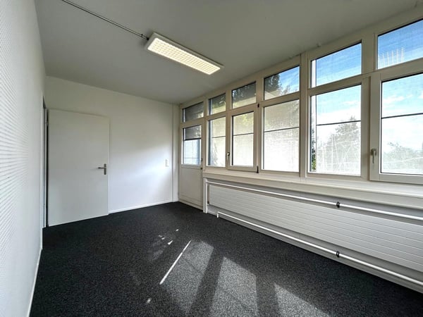 Einziehen & loslegen – ausgebaute Geschäftsräume in Aarwangen 14