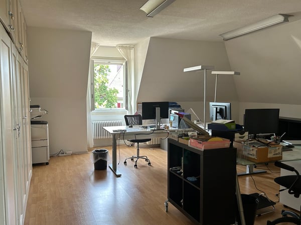 Helles Büro an zentraler Lage in Murten – 4 Zimmer, 78 m² 1
