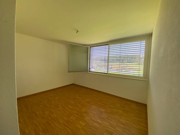 Grosszügige 3-Zimmer-Dachwohnung mit 250 m² als einzige Wohnung im Gebäude 8